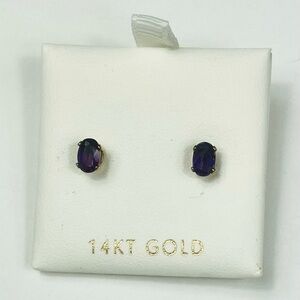 14k Gold Post Earrings w. 4x3.5mm Cushion Cut Amethyst